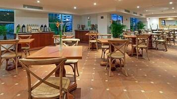 Lunch, dinner served; American cuisine, pool views