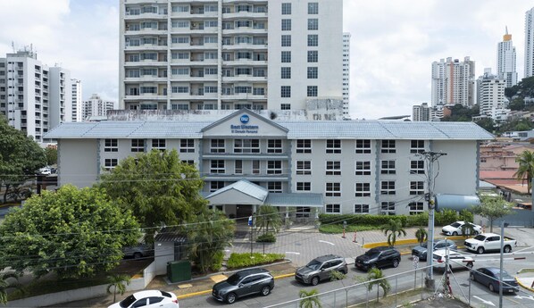 A multi-story hotel with a prominent sign reading "Best Western El Dorado Panama". - Best Western El Dorado Panama Hotel (Panama City)