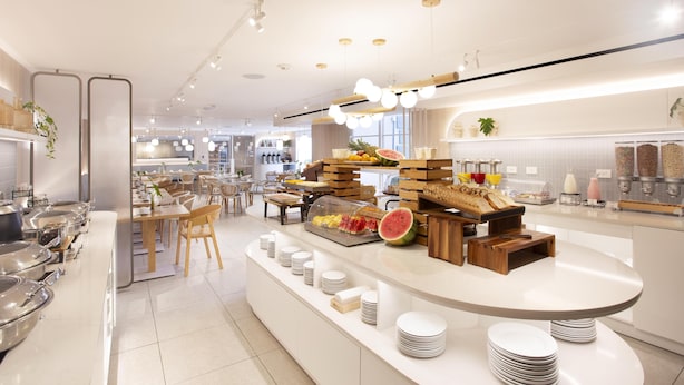 A modern, well-lit buffet area with a variety of food items and neatly arranged plates. - Best Western El Dorado Panama Hotel (Panama City)
