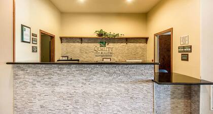 Quality Inn & Suites East Troy I-43