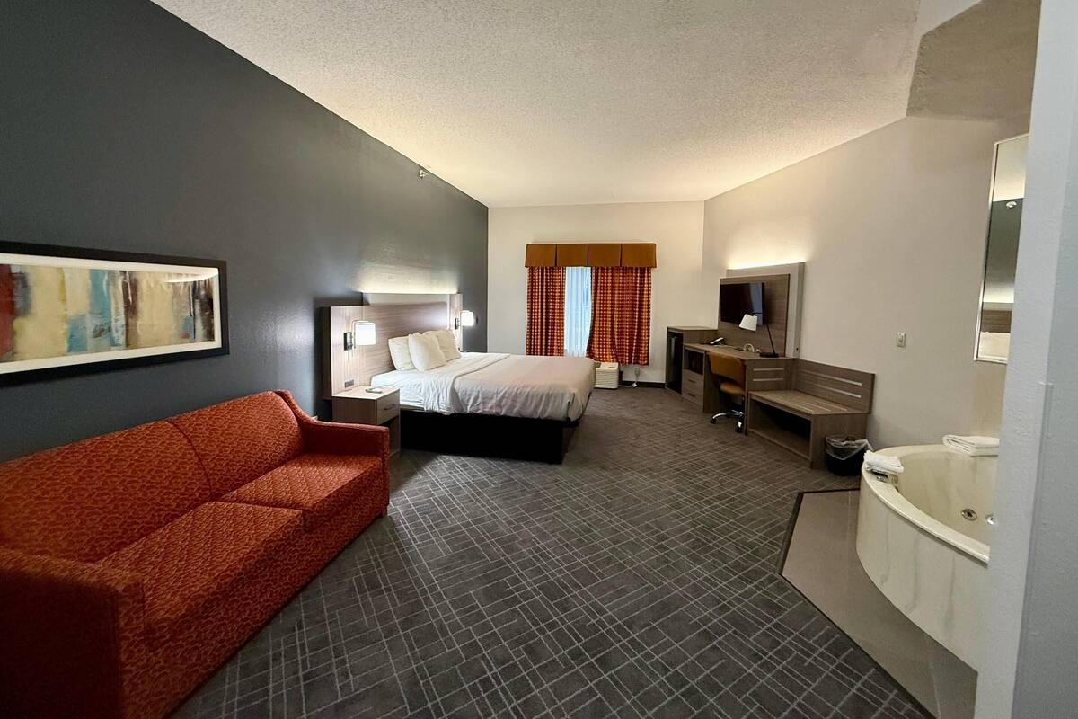 Suite, 1 King Bed with Sofa bed, Non Smoking, Jetted Tub | Desk, iron/ironing board, cribs (surcharge), rollaway beds (surcharge)