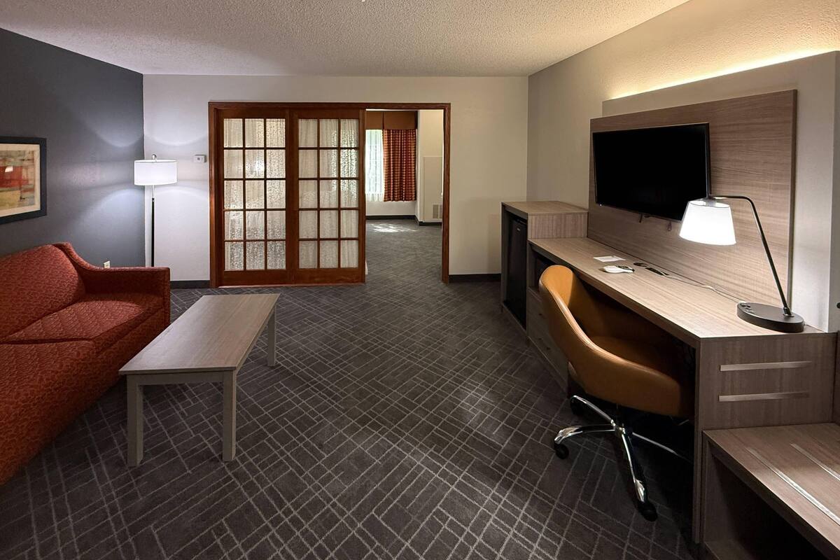 Suite, 1 King Bed with Sofa bed, Non Smoking | Desk, iron/ironing board, cribs (surcharge), rollaway beds (surcharge)