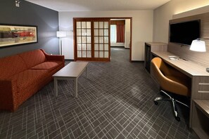 Suite, 1 King Bed with Sofa bed, Non Smoking | Desk, iron/ironing board, cribs (surcharge), rollaway beds (surcharge) - Quality Inn & Suites East Troy I-43 (East Troy)