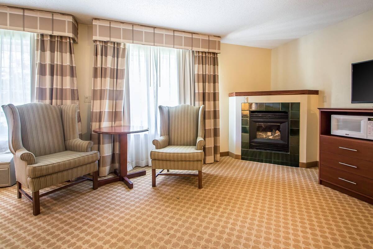 Room, 2 Queen Beds, Non Smoking