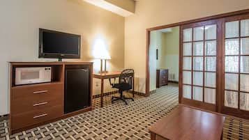 Suite, 1 King Bed with Sofa bed, Non Smoking | Desk, iron/ironing board, cribs/infant beds, rollaway beds