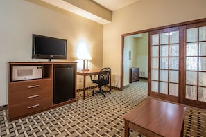 Suite, 1 King Bed with Sofa bed, Non Smoking