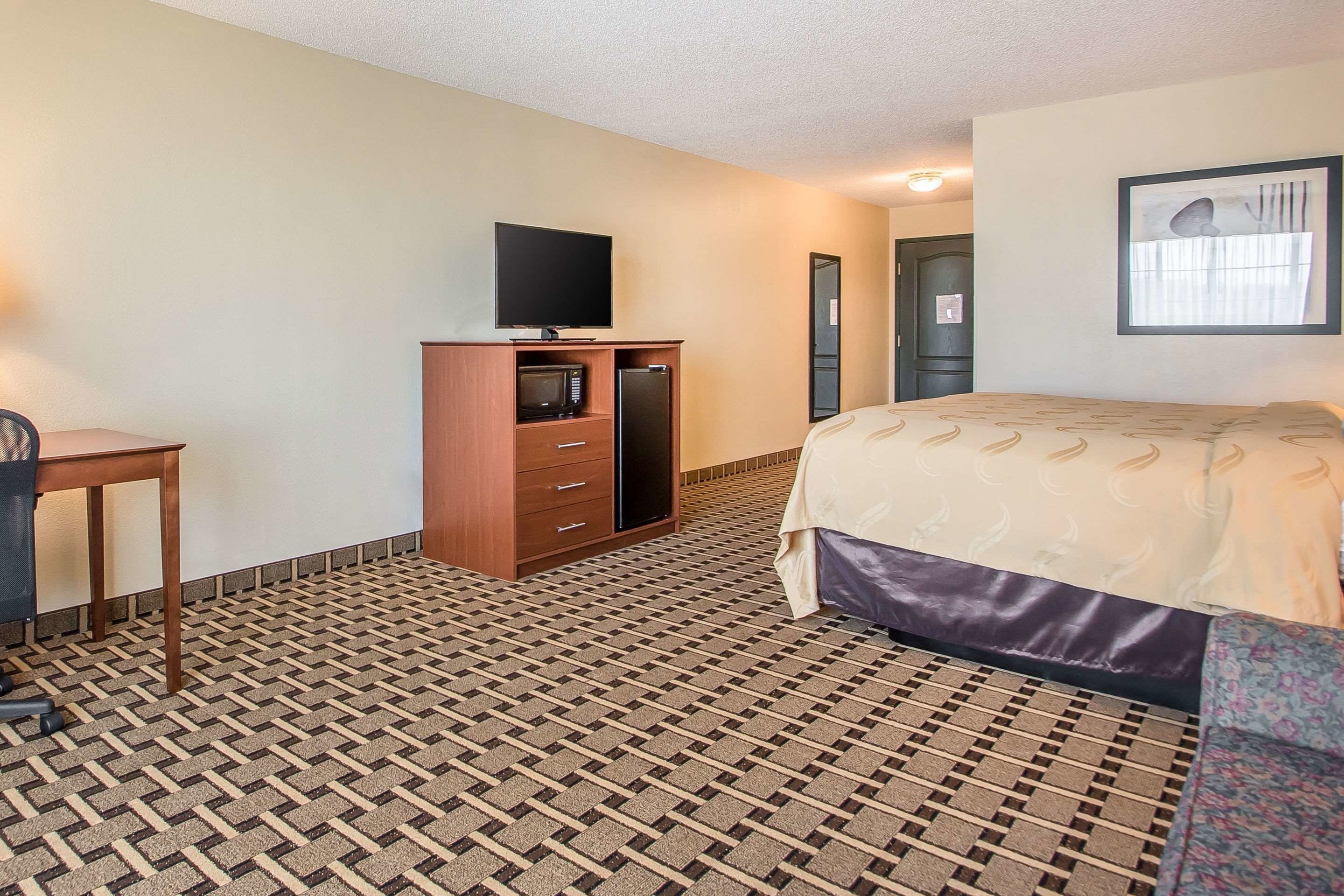 desk, iron/ironing board, cots/infant beds, rollaway beds