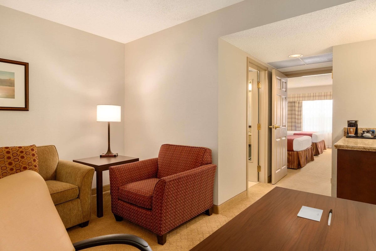 Suite, 1 Bedroom, Non Smoking | Hypo-allergenic bedding available, desk, laptop workspace