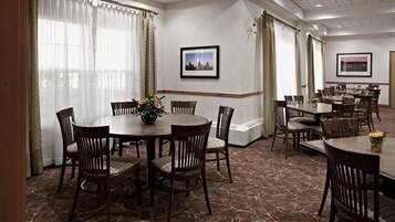 Desayuno completo incluido todos los días