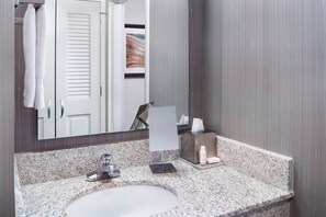 Gratis toiletartikelen, een haardroger, handdoeken