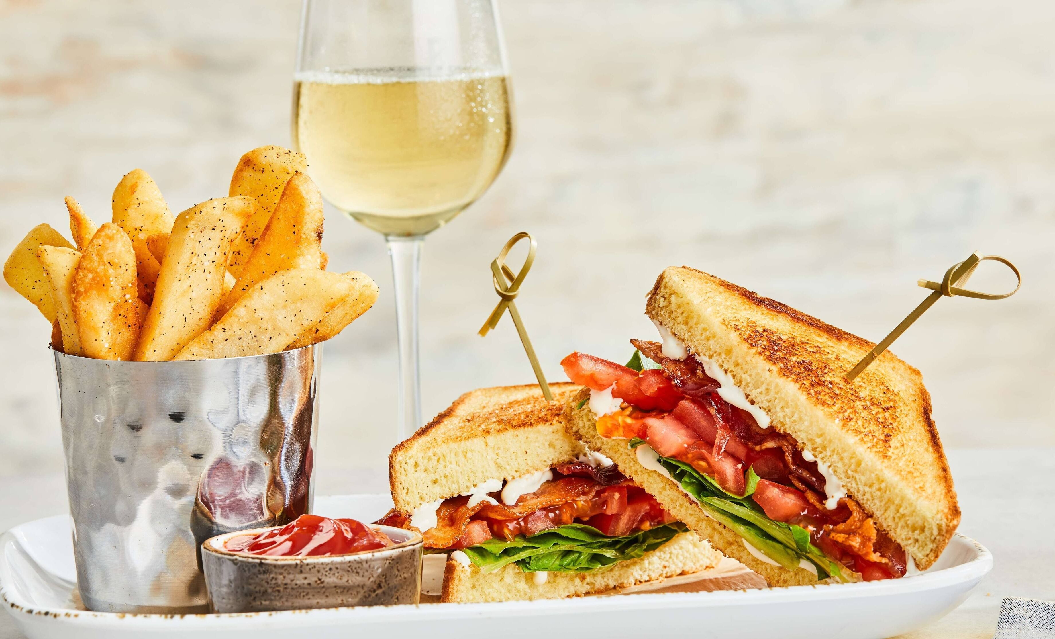 breakfast and dinner served, american cuisine