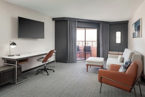 Phòng Suite, 1 giường cỡ king | Phòng khách | TV màn hình phẳng