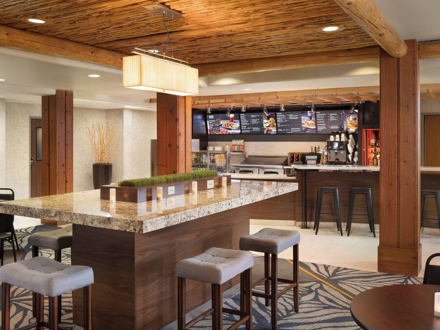 Café da manhã feito na hora todos os dias mediante uma taxa