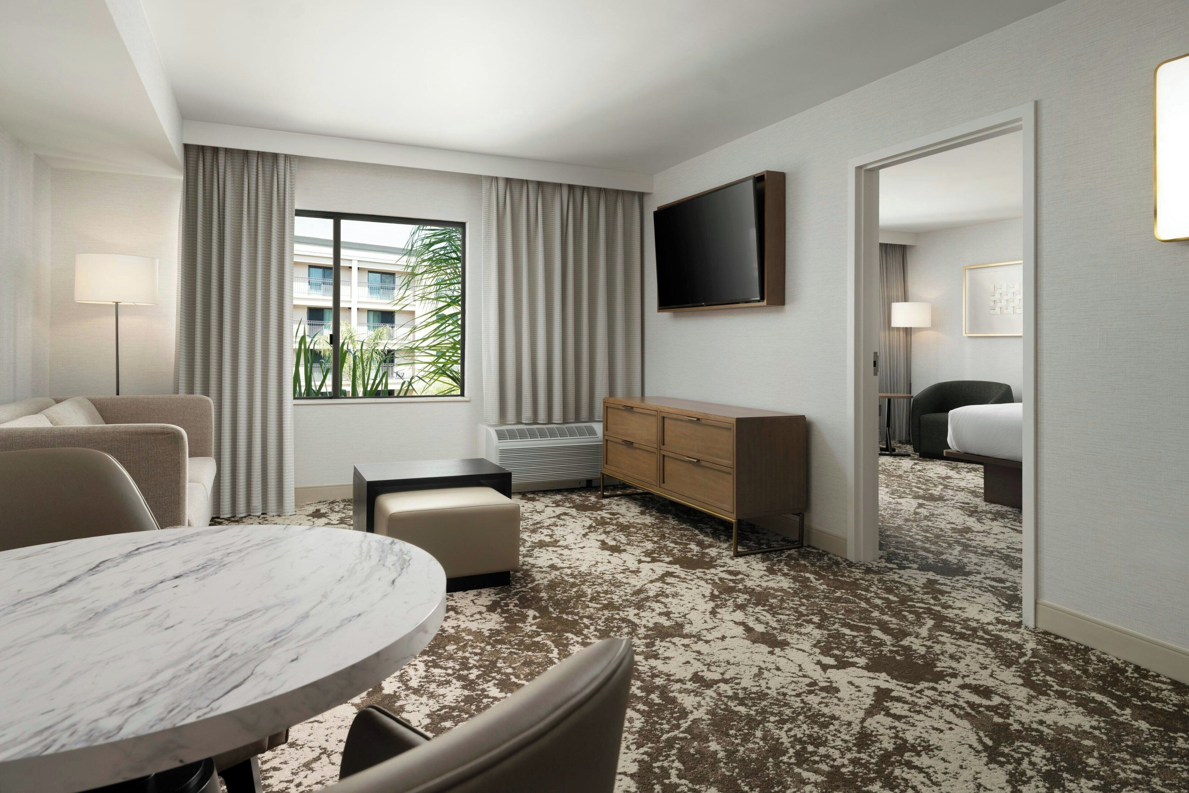 suite, 1 bedroom, non smoking | 1 bedroom, premium bedding, down duvets, desk