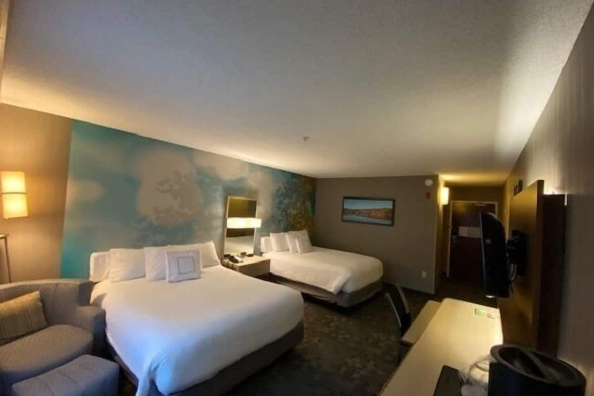 1 bedroom, premium bedding, down duvets, desk