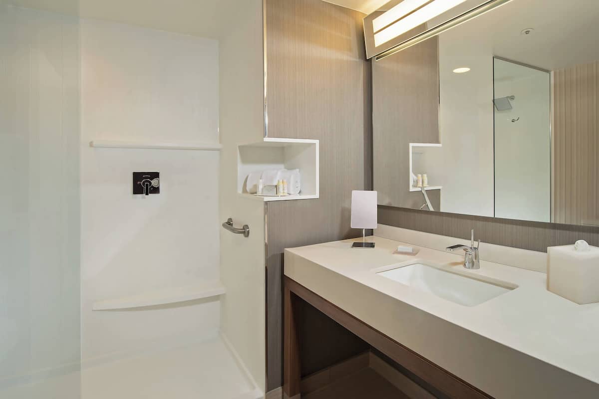 room, 2 queen beds, non smoking | bathroom | combined shower/bathtub, free toiletries, hair dryer, towels