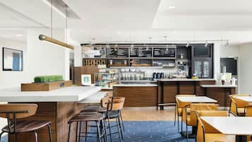 Petit déjeuner et dßner servis sur place