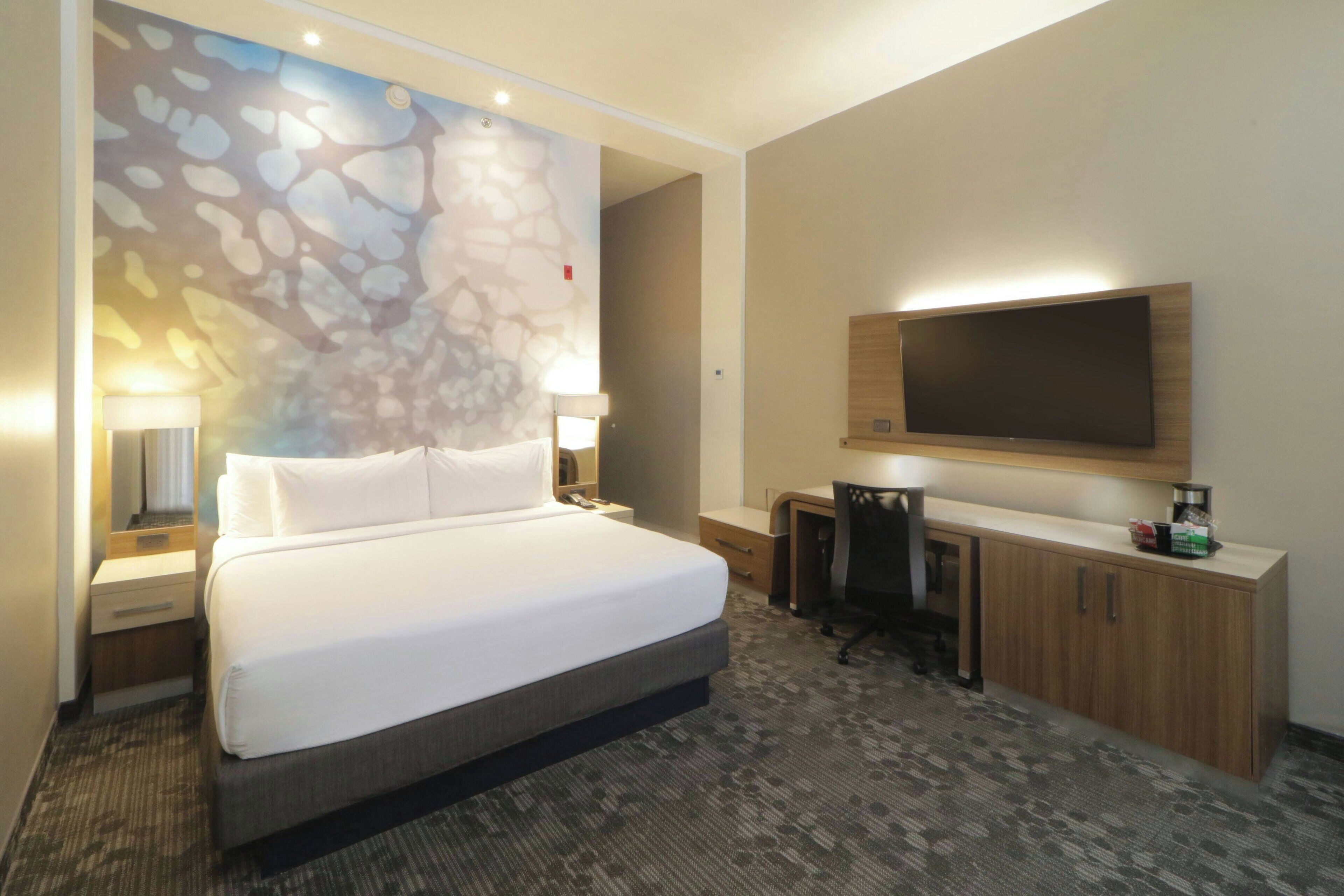 Caja de seguridad en la habitación, escritorio y cortinas blackout 