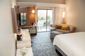1 bedroom, premium bedding, desk, laptop workspace