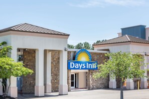 Exterior - Days Inn by Wyndham Charlottesville/University Area (Charlottesville)