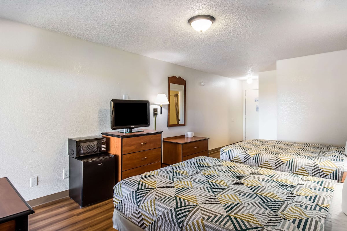 20 bedrooms, laptop workspace, iron/ironing board, free WiFi