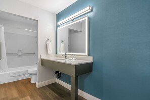 Accessible bathroom - Studio 6 Suites Madera, California - Yosemite (Madera)