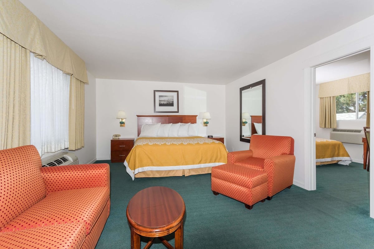 Suite, Refrigerator