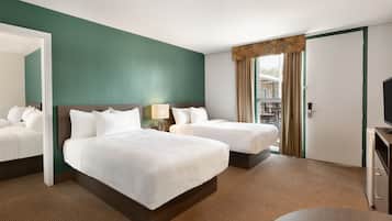 Habitación, varias camas, para no fumadores (Two-Bedroom, Efficiency) | Escritorio, tabla de planchar con plancha, wifi y despertador