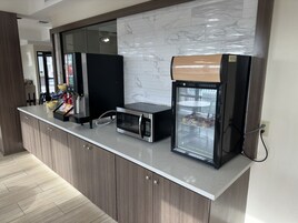 Free daily on-the-go breakfast