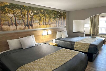 Days Inn & Suites by Wyndham Opelousas
