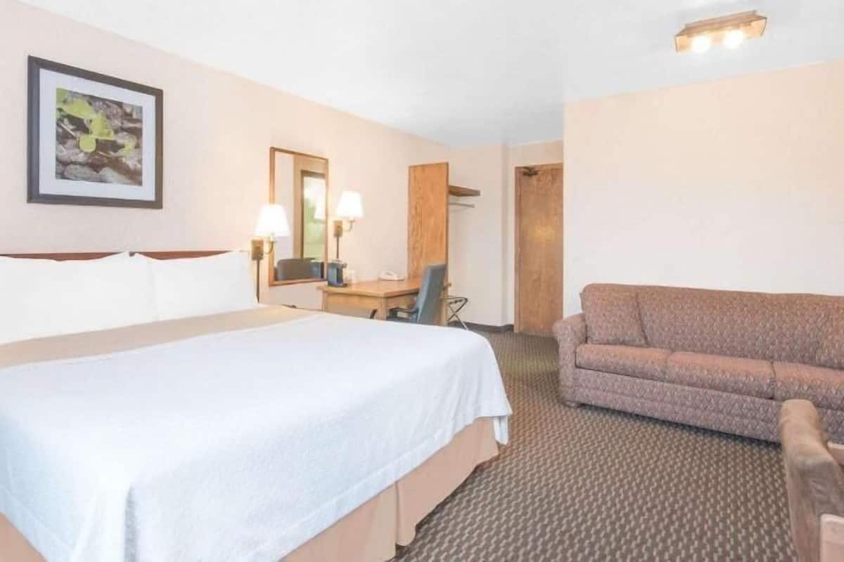Free WiFi, bed sheets
