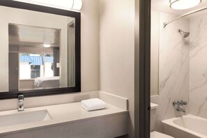 Combined shower/tub, free toiletries, hair dryer, towels - Days Inn by Wyndham McComb MS (McComb)
