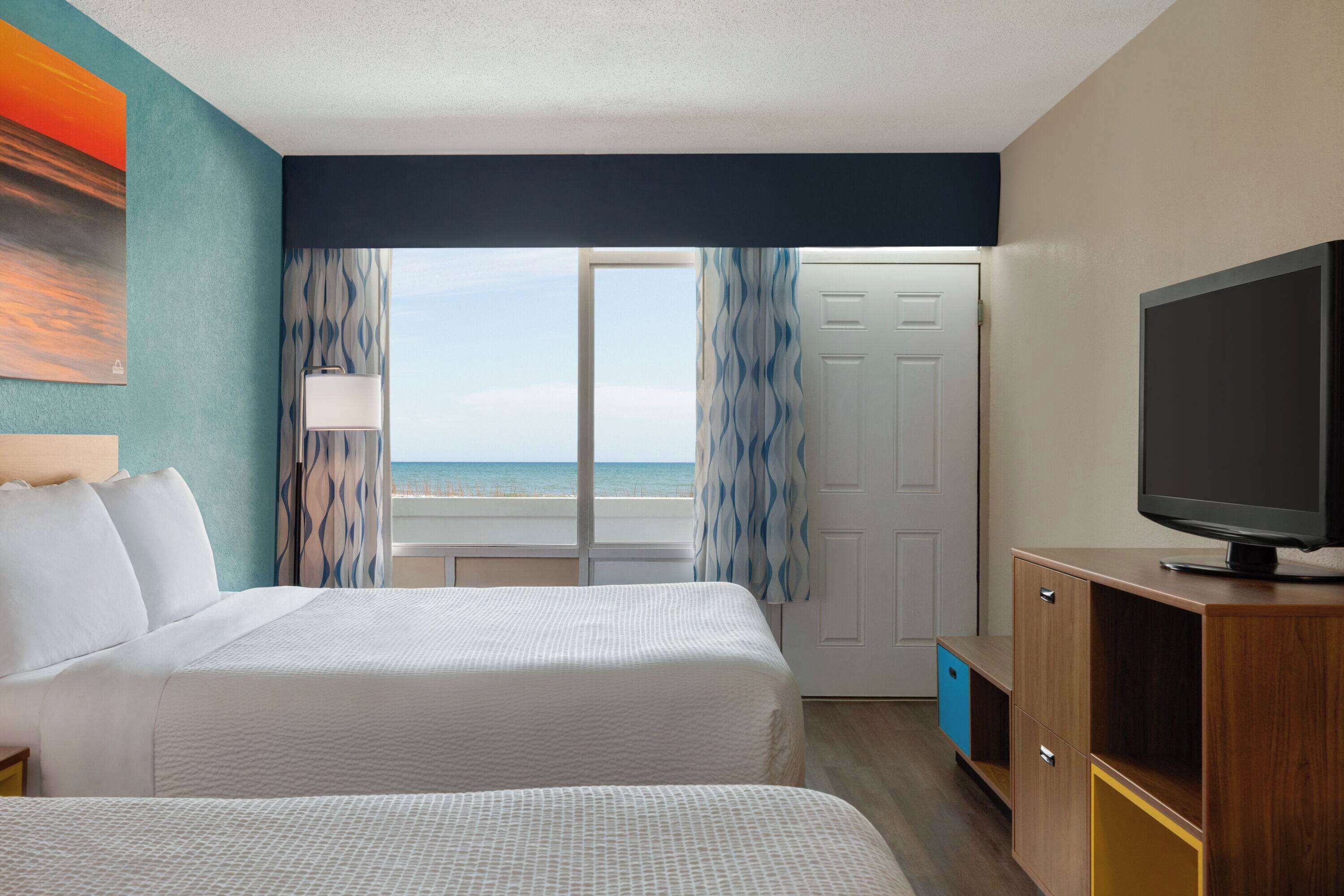 Cortinas blackout, wifi gratis y ropa de cama 