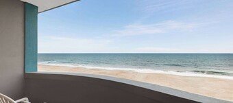 Days Inn by Wyndham Myrtle Beach-Beach Front