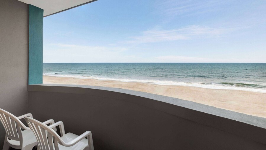 Days Inn by Wyndham Myrtle Beach-Beach Front