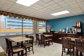 매일 테이크아웃 무료 아침 식사 포함