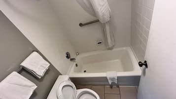 Articles de tocador gratuïts, assecador de cabells i tovalloles