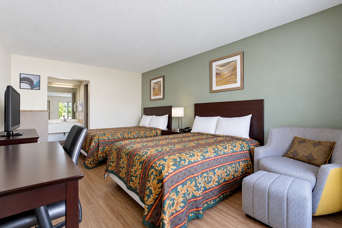 2 Double Beds Non-Smoking | Desk, iron/ironing board, WiFi (free), bed sheets