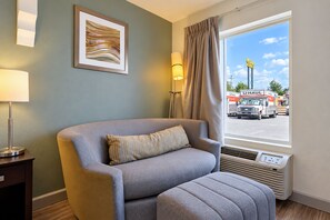 Queen Bed Non-Smoking | Desk, iron/ironing board, WiFi (free), bed sheets - Southern Inn Manchester TN I 24 (Manchester)