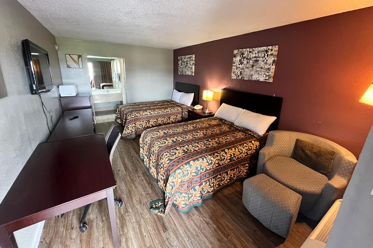 Dobbeltværelse | Skrivebord, arbejdsområde til bærbare computere, mørklægningsgardiner