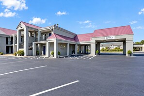 Free self parking - Southern Inn Manchester TN I 24 (Manchester)