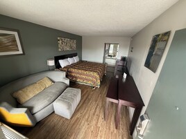 Single Room | Desk, laptop workspace, blackout drapes, iron/ironing board