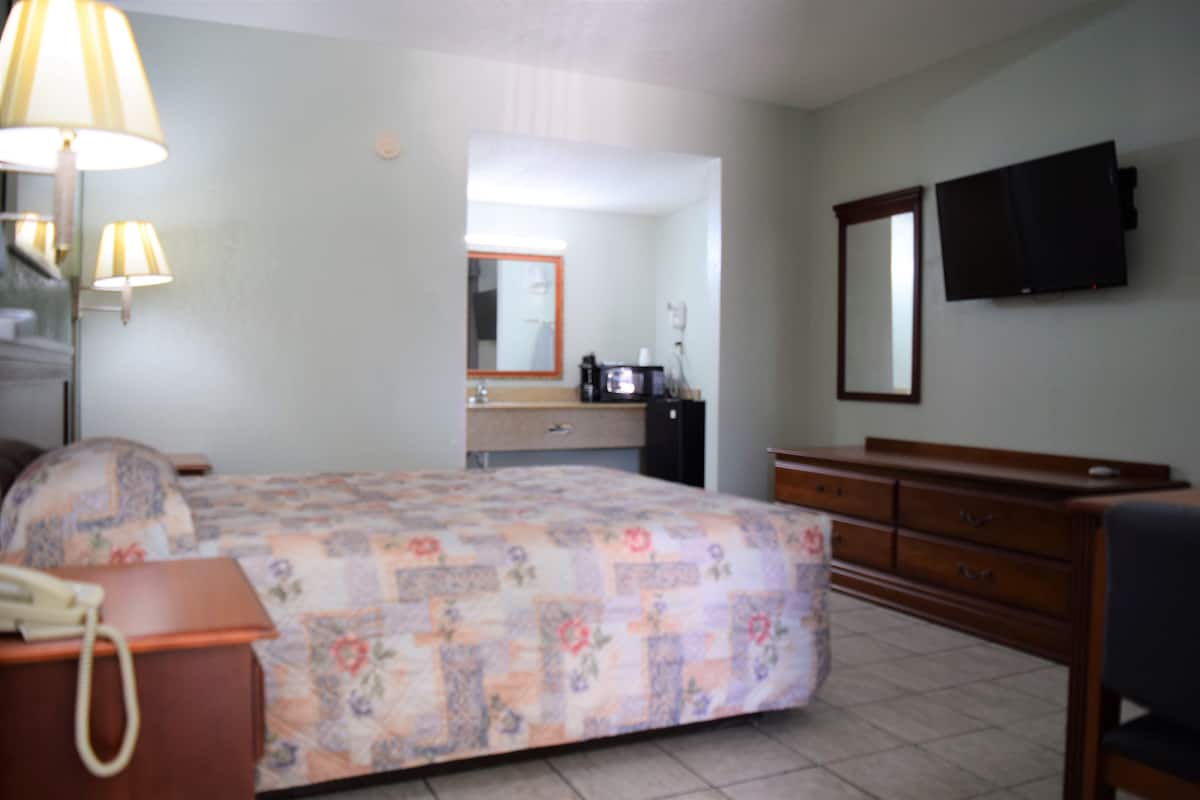 In-room safe, desk, iron/ironing board, free WiFi