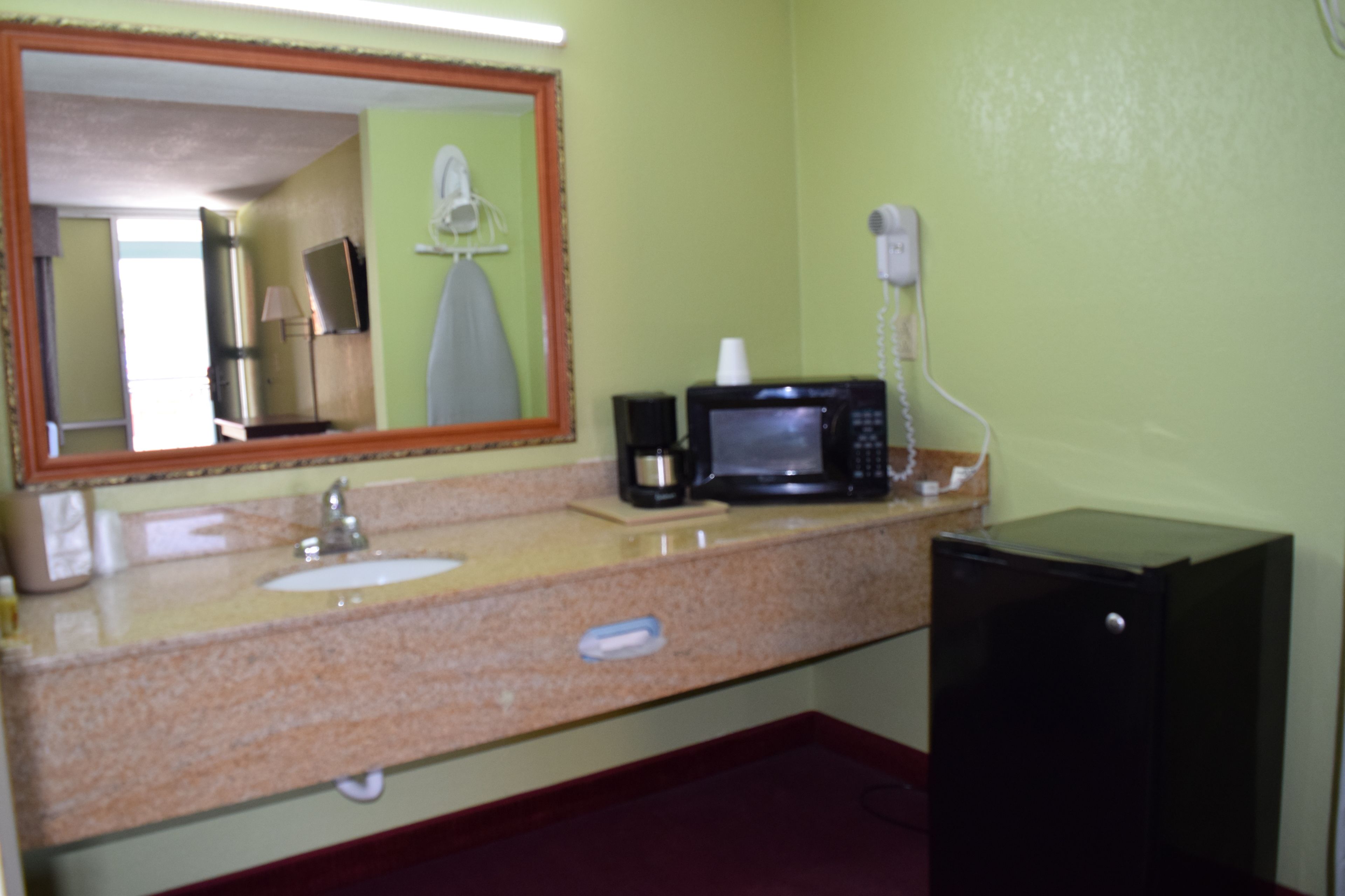 Standard Room, 2 Double Beds, Smoking | Room amenity