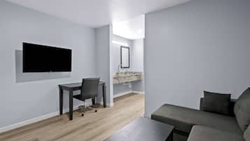 Suite, 1 King Bed, Non Smoking (Deluxe) | 1 bedroom, iron/ironing board, free WiFi, alarm clocks