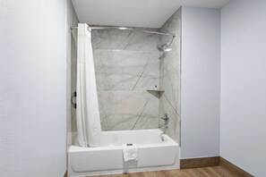 Free toiletries, towels - Americas Best Value Inn Gonzales (Gonzales)