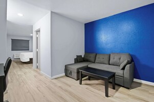 Suite, 1 King Bed, Non Smoking (Deluxe) | Iron/ironing board, free WiFi, alarm clocks