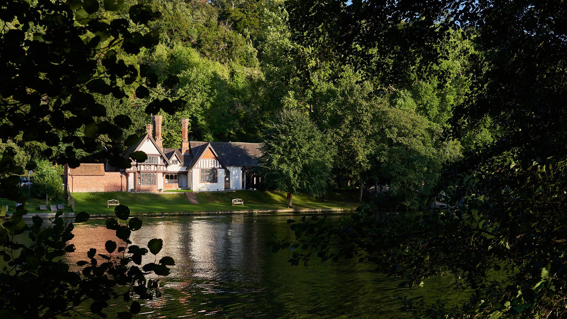 cottage (spring) | hypo-allergenic bedding, in-room safe, desk, iron/ironing board