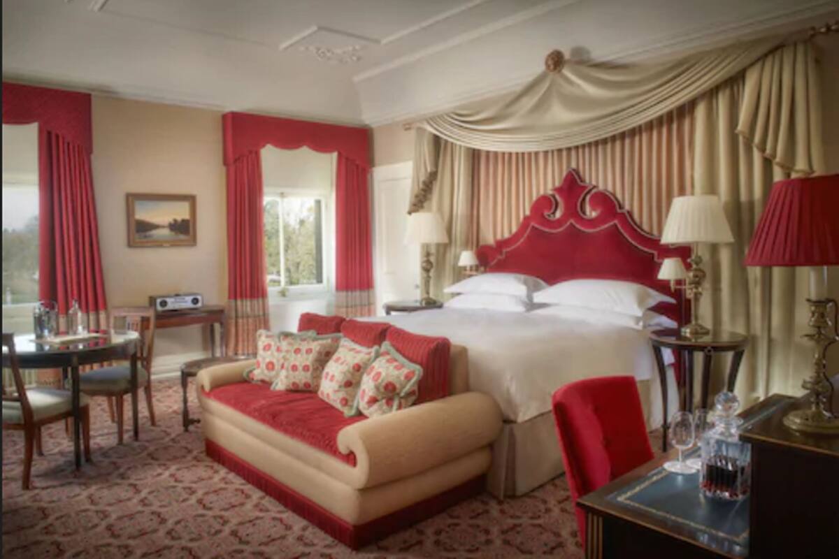 Hypo-allergenic bedding available, in-room safe, desk