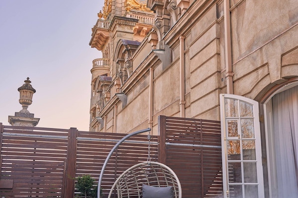 Allergitestet sengetøy, safe på rommet, skrivebord og strykejern/-brett